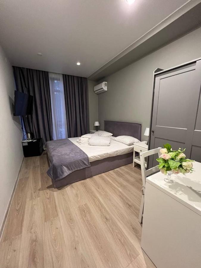 Мини-гостиница Ардзинба 129 Гагра Экстерьер фото